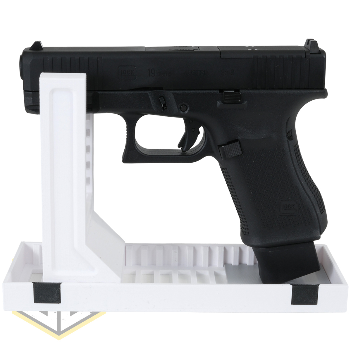 UM Pistol Stand Set White 2 jpg